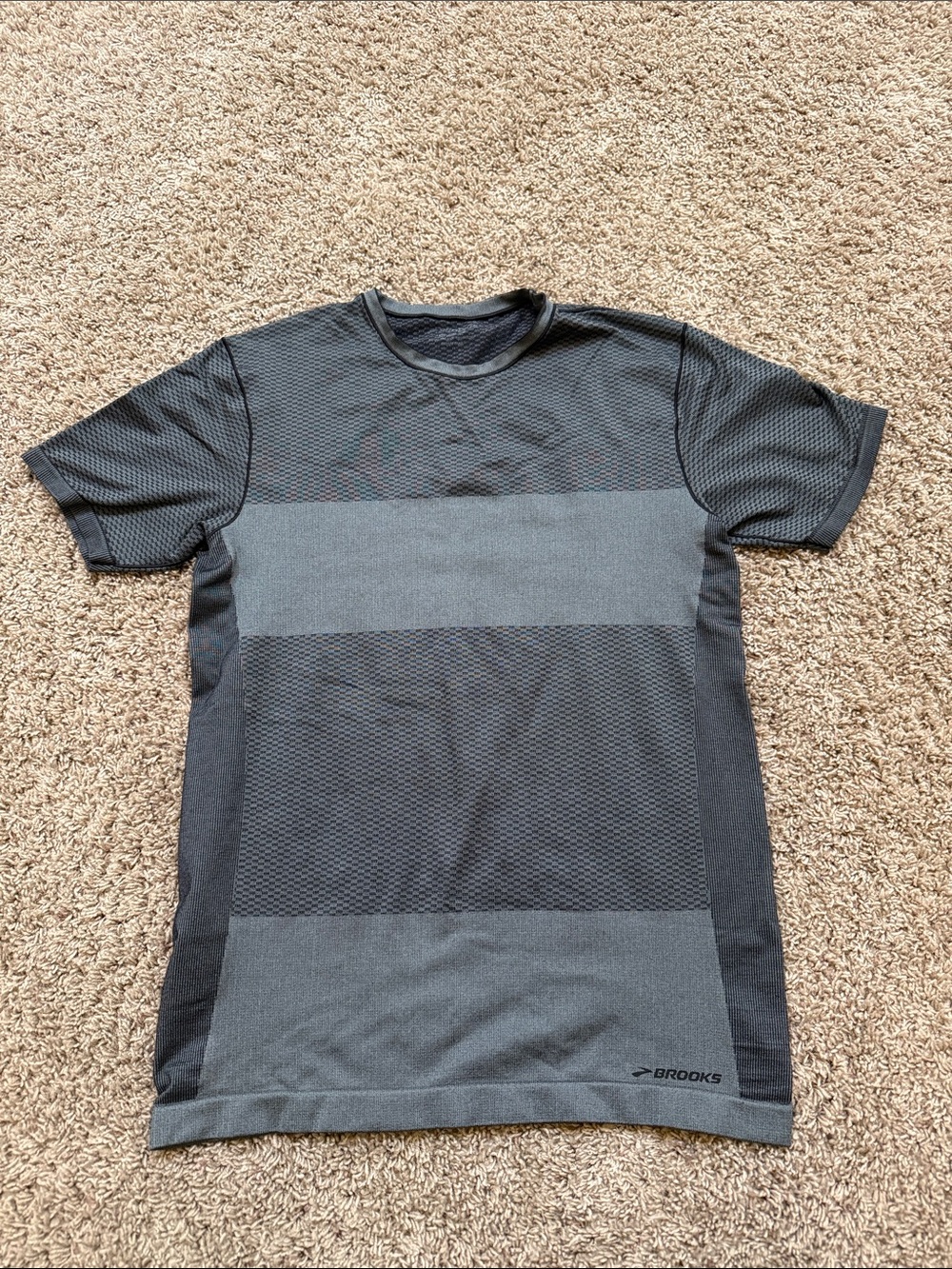 Brooks Men's Dark Gray Striped Medium Short-Sleeve Performance Tee